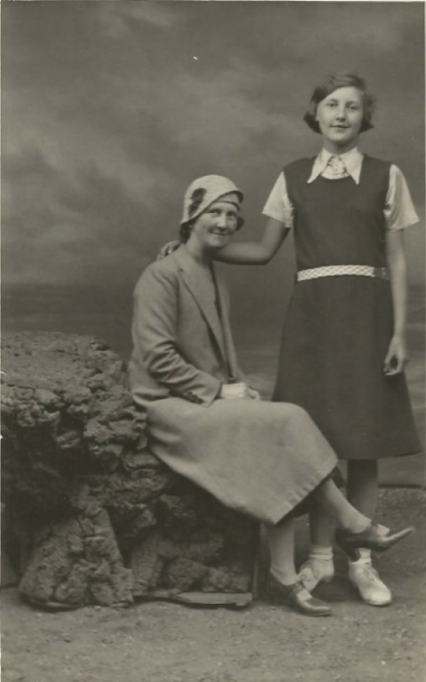 Vi Laidlaw with her mother, circa 1936